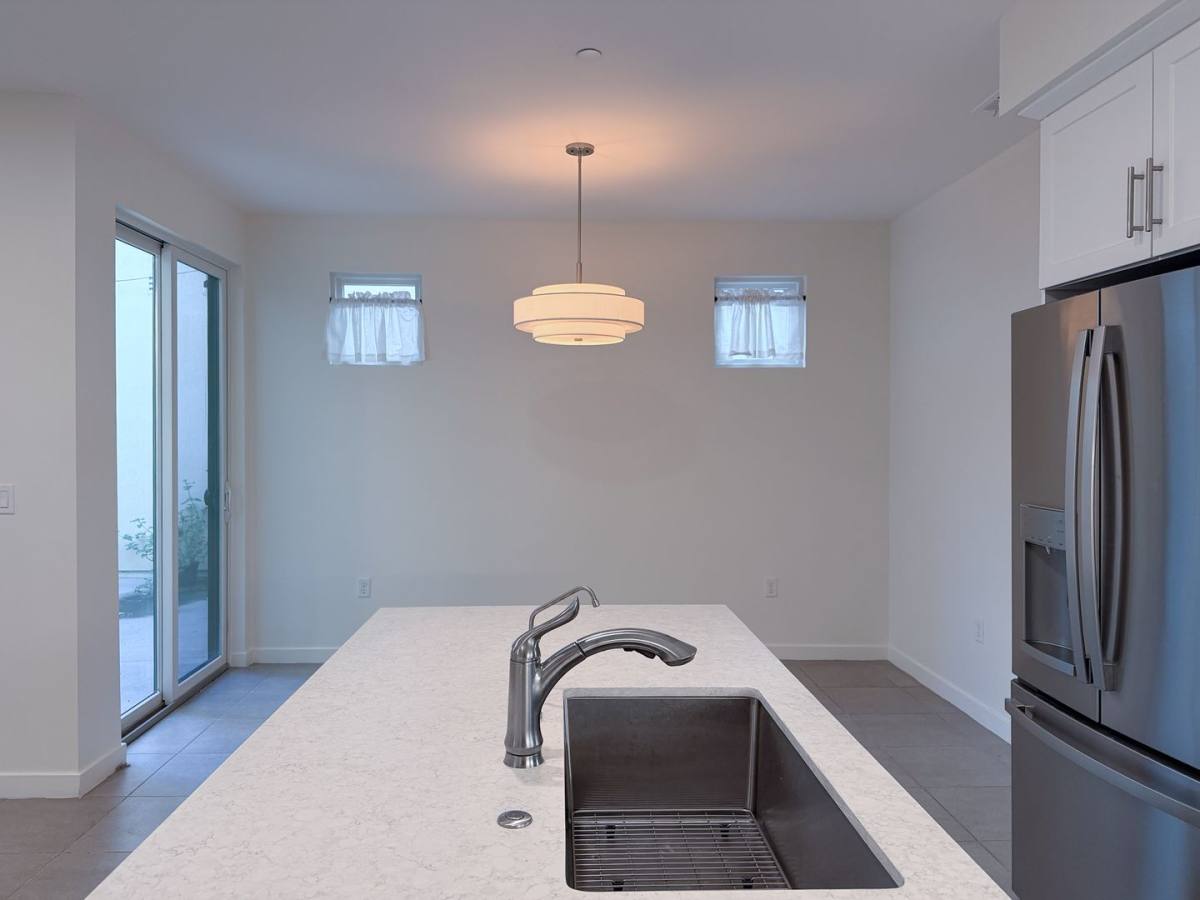 Townhouse for rent at 1568 E Thompson Blvd, Ventura, CA 93001