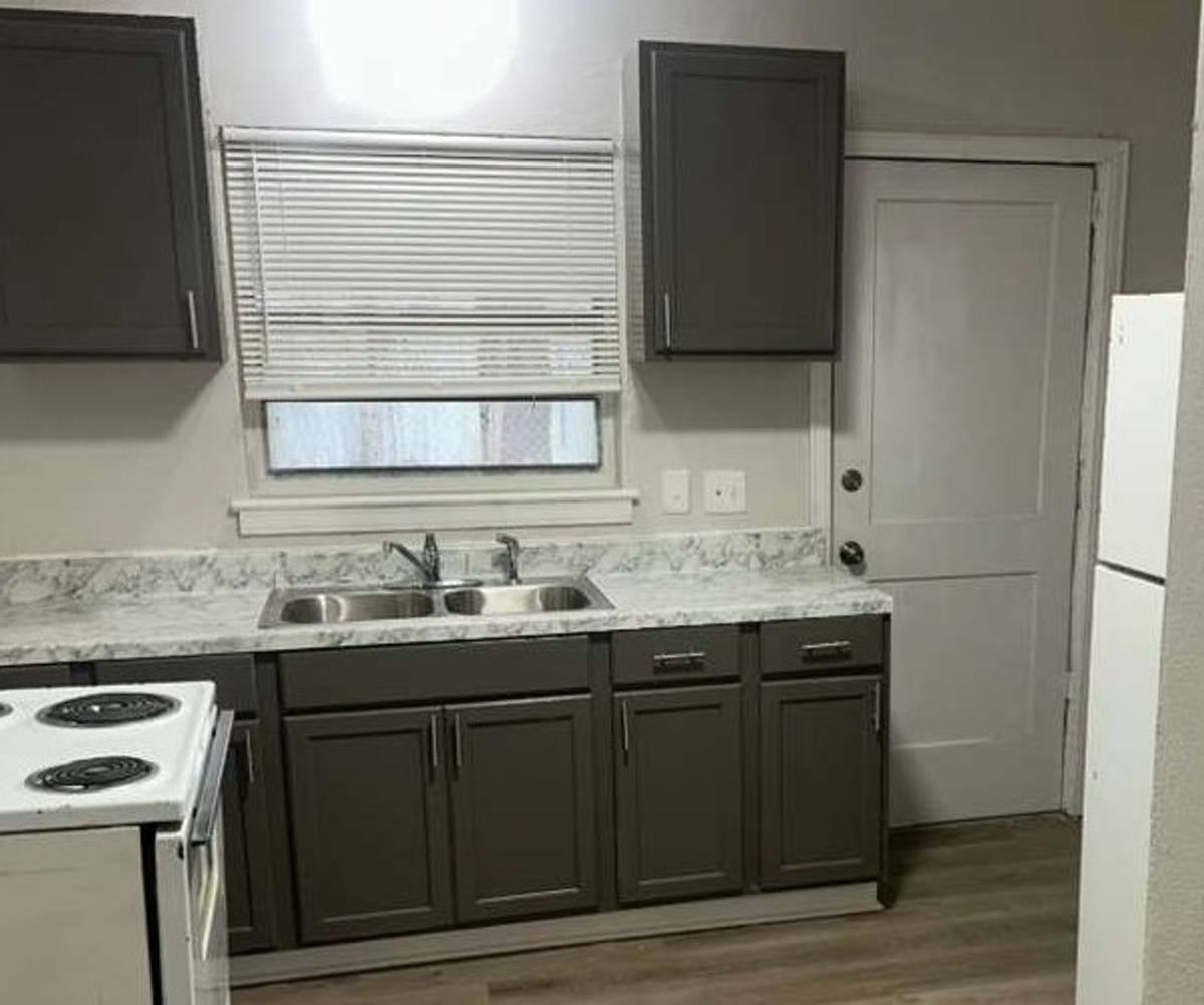 Apartment for rent at 1706 Virginia St, Mobile, AL 36604