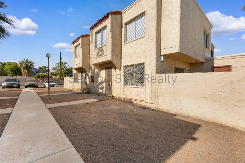 Townhouse for rent at 1452 N 54th Lane, Phoenix, AZ 85043