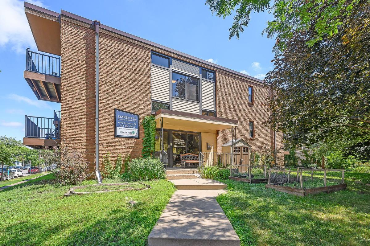 Apartment for rent at 1405 5th St SE, Minneapolis, MN 55414