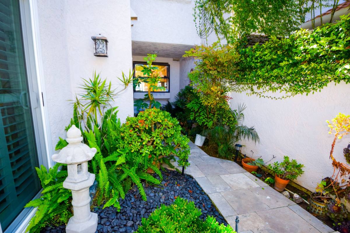 Townhouse for rent at 15 Aruba Bend, Coronado, CA 92118