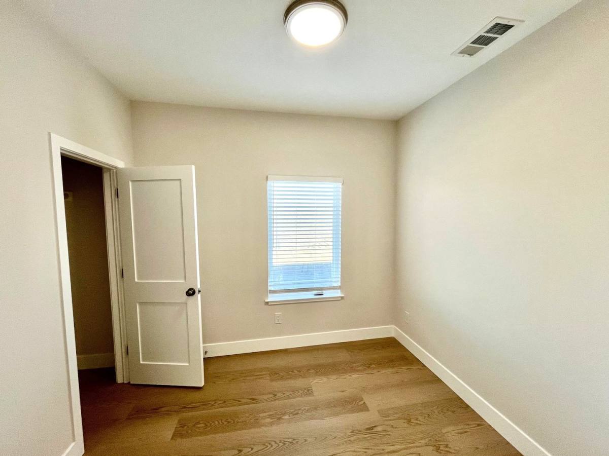 Apartment for rent at 1561 Innes Ave, San Francisco, CA 94124