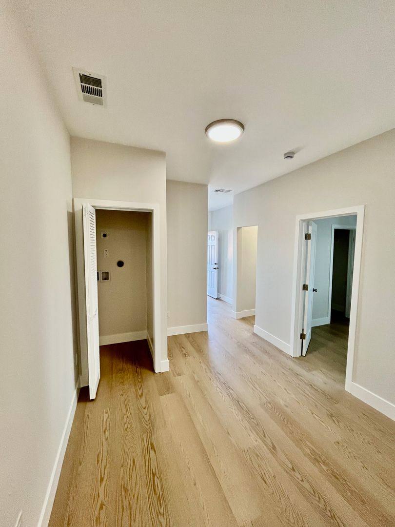 Apartment for rent at 1561 Innes Ave, San Francisco, CA 94124