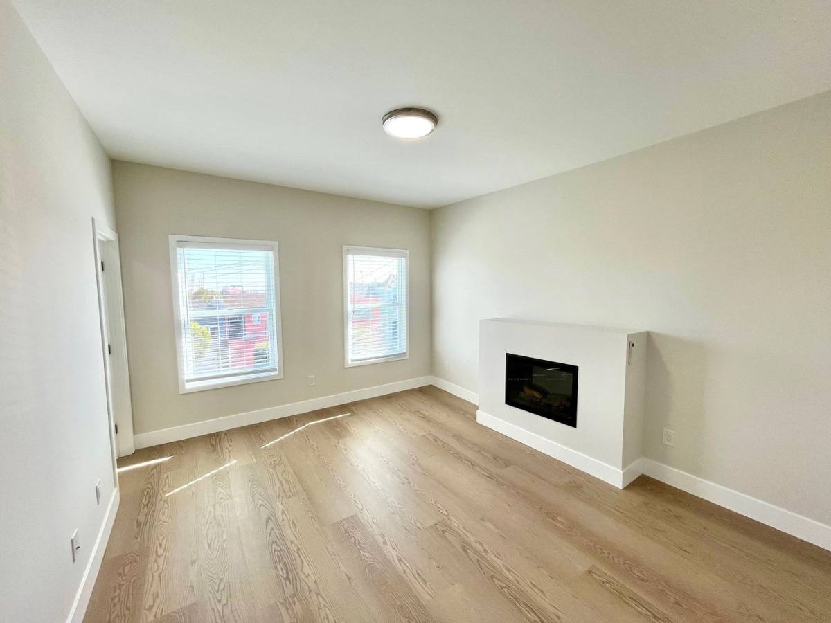 Apartment for rent at 1561 Innes Ave, San Francisco, CA 94124