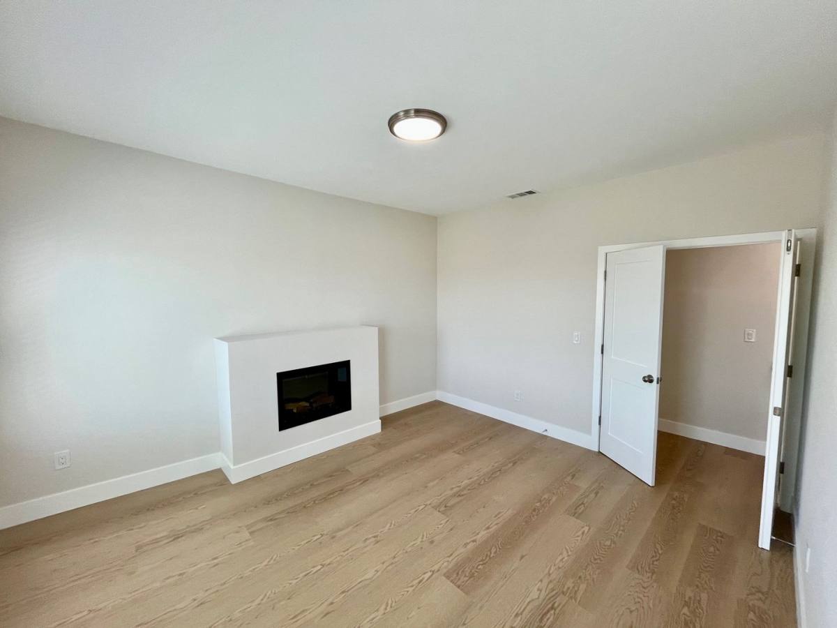 Apartment for rent at 1561 Innes Ave, San Francisco, CA 94124