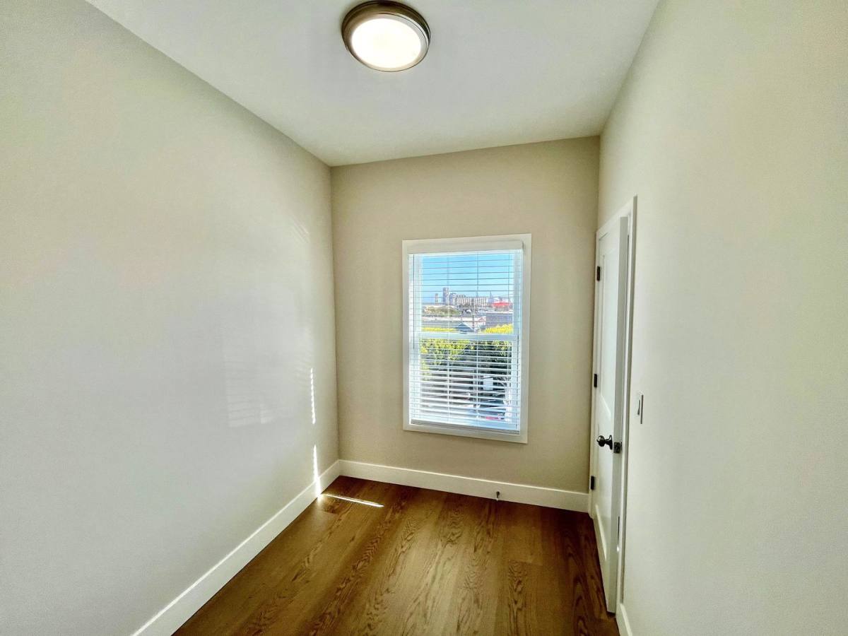 Apartment for rent at 1561 Innes Ave, San Francisco, CA 94124