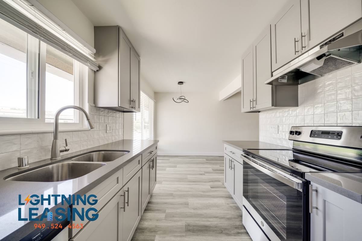 Apartment for rent at 529 E Arbor Vitae St #6A, Inglewood, CA 90301