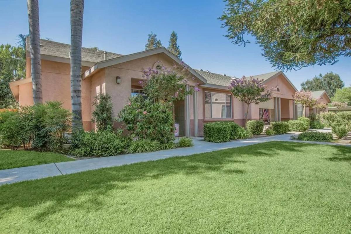 Apartment for rent at 2605 Brookside Dr, Bakersfield, CA 93311