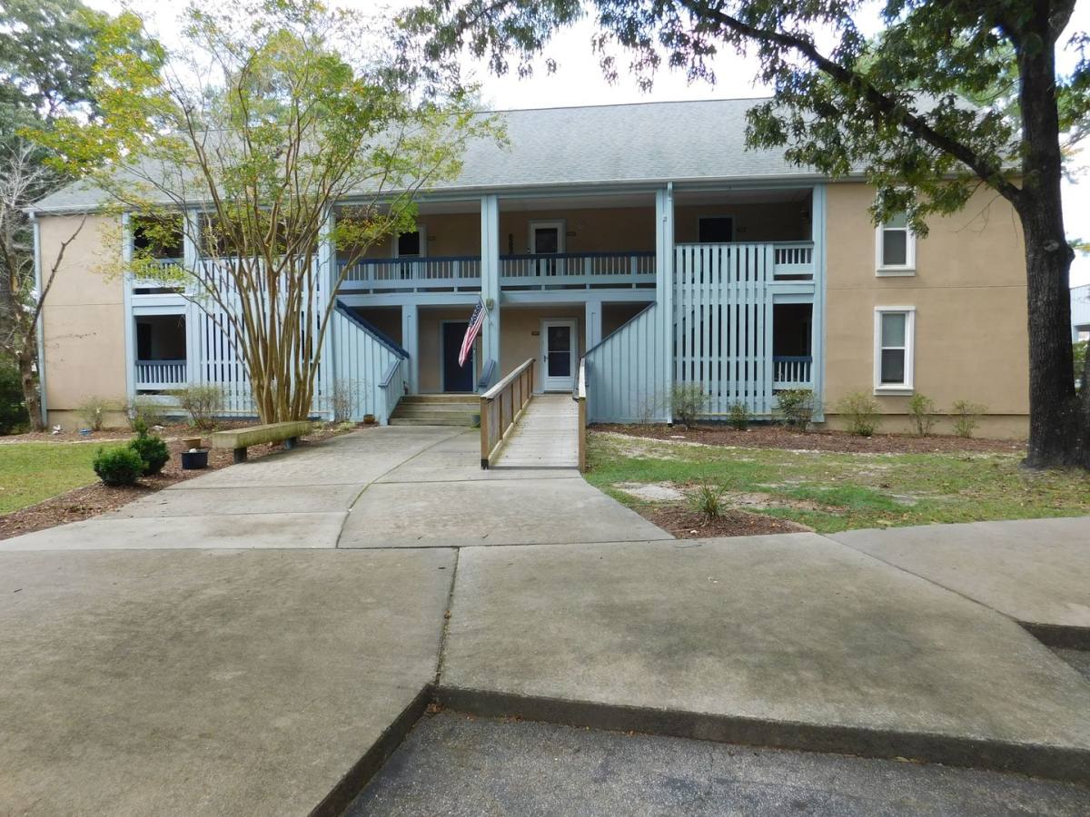 Condo for rent at 1201 Harbourside Dr, New Bern, NC 28562