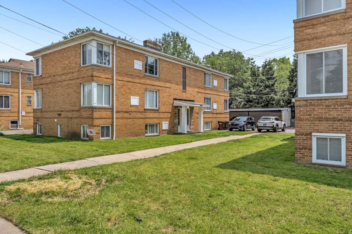 Apartment for rent at 18975 Hilliard Blvd #1, Rocky River, OH 44116