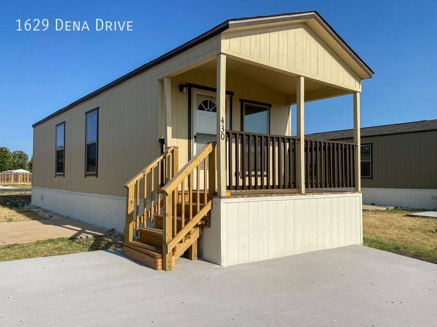 House for rent at 1629 Dena Dr, Memphis, TN 38127