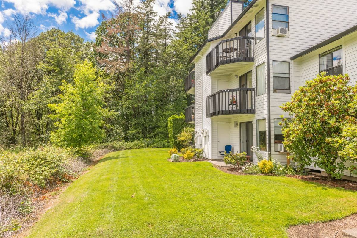 Apartment for rent at 7535 SW Hall Blvd, Beaverton, OR 97008