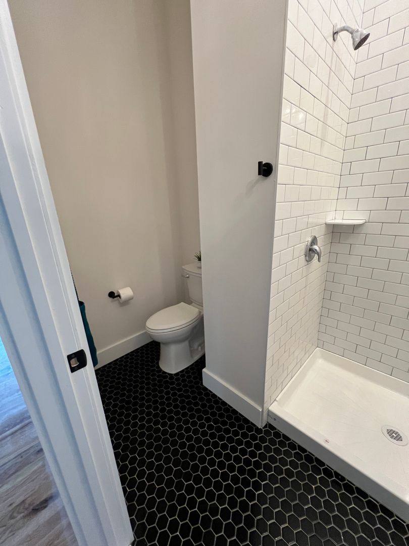 Apartment for rent at 106 E Broad St, Burlington, NJ 08016