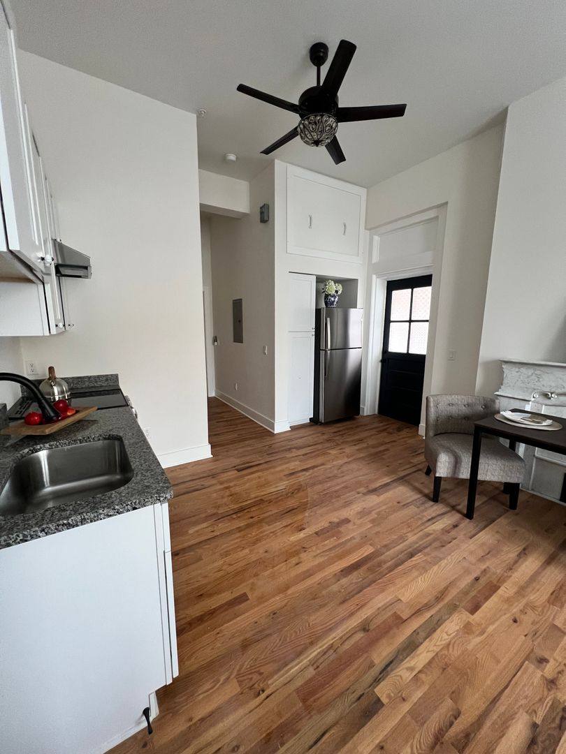 Apartment for rent at 106 E Broad St, Burlington, NJ 08016