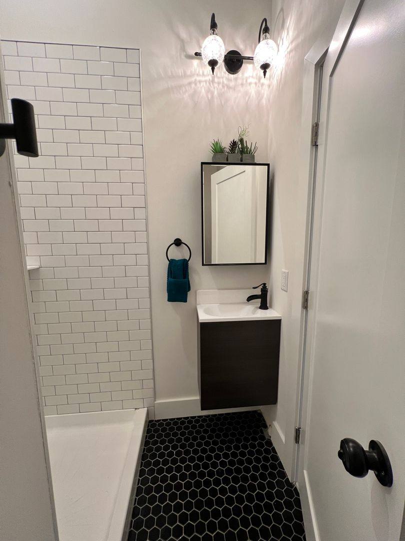 Apartment for rent at 106 E Broad St, Burlington, NJ 08016