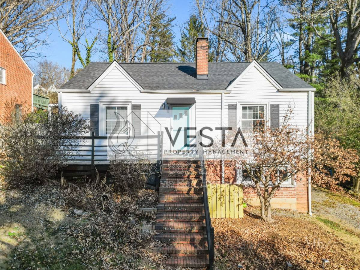 House for rent at 18 Canterbury Rd, Asheville, NC 28805