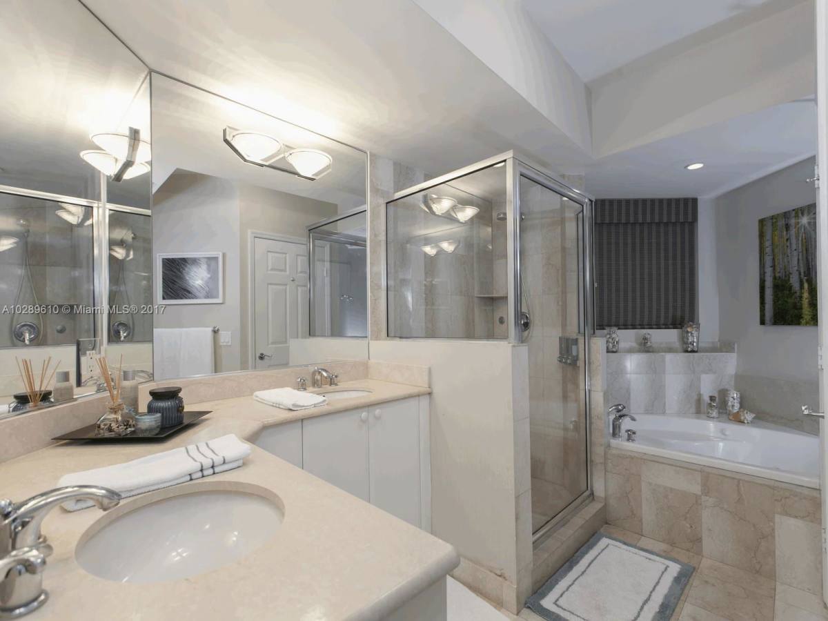Apartment for rent at 140 Meridian Ave, Miami Beach, FL 33139