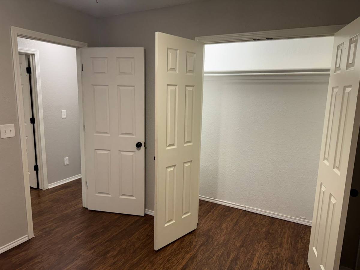 Apartment for rent at 323 S 12th St, Van Buren, AR 72956