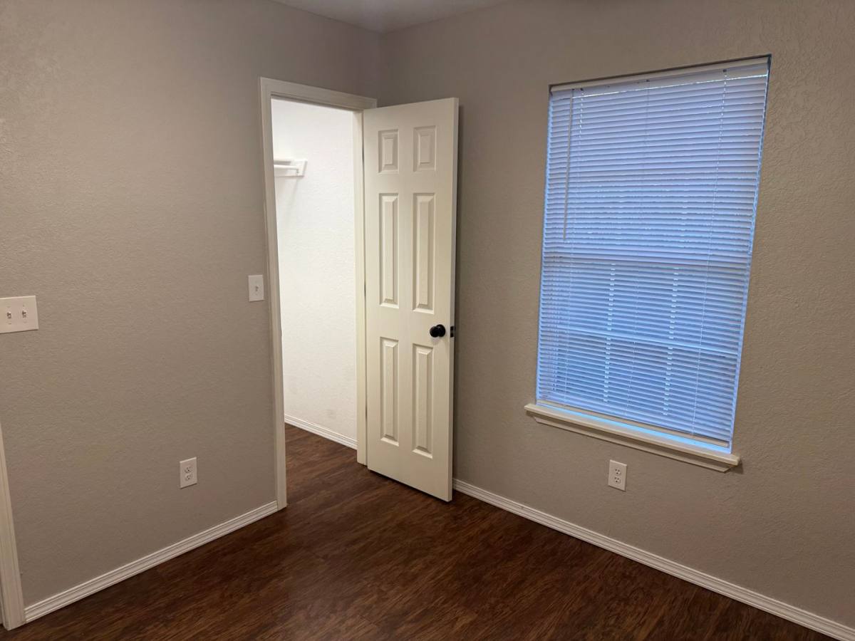 Apartment for rent at 323 S 12th St, Van Buren, AR 72956