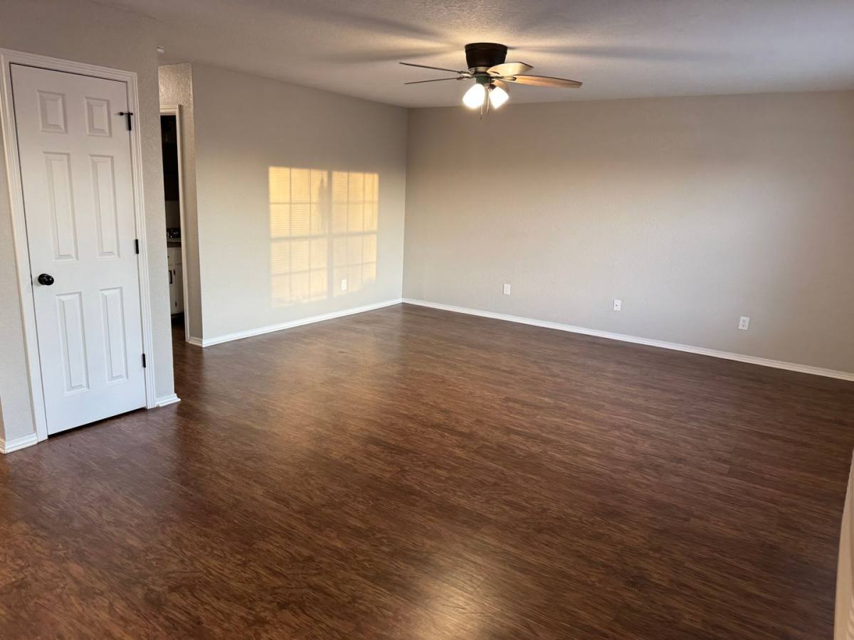 Apartment for rent at 323 S 12th St, Van Buren, AR 72956