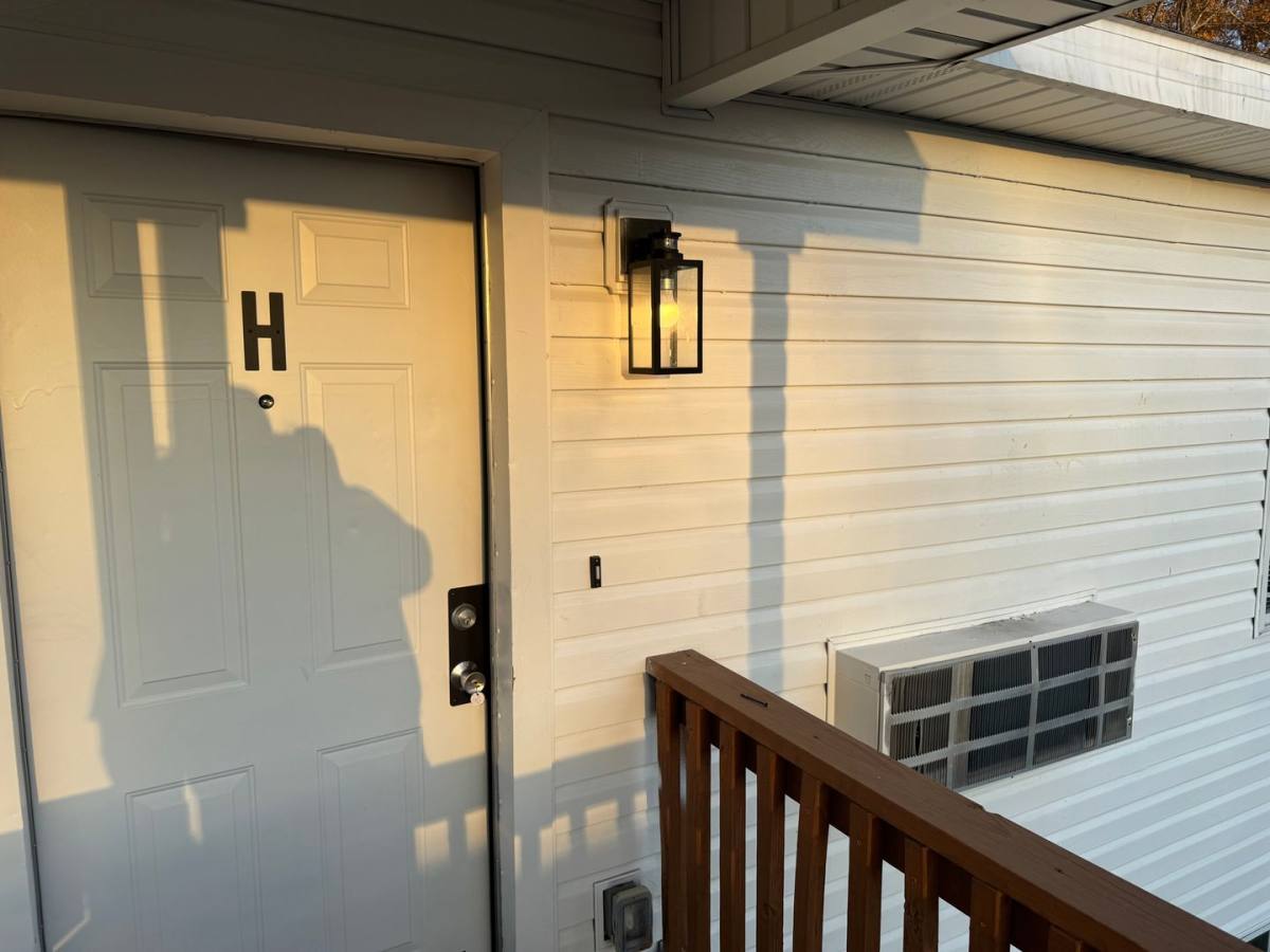 Apartment for rent at 323 S 12th St, Van Buren, AR 72956