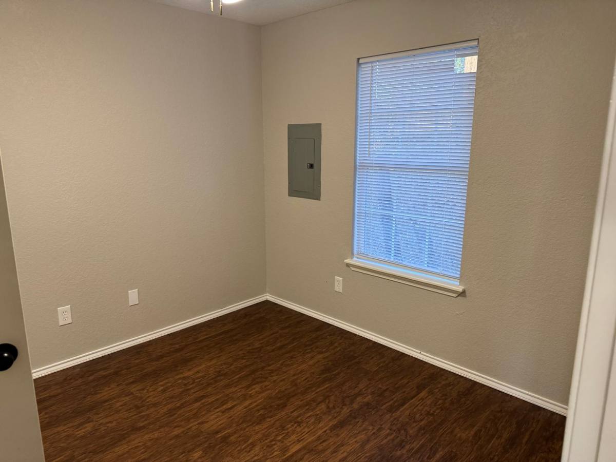 Apartment for rent at 323 S 12th St, Van Buren, AR 72956