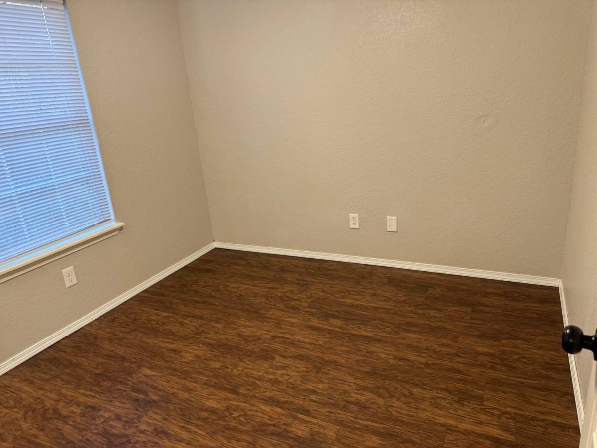 Apartment for rent at 323 S 12th St, Van Buren, AR 72956