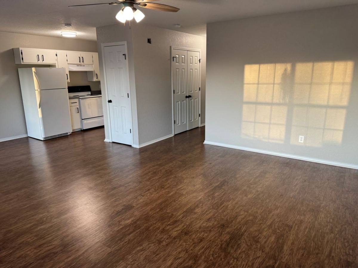 Apartment for rent at 323 S 12th St, Van Buren, AR 72956