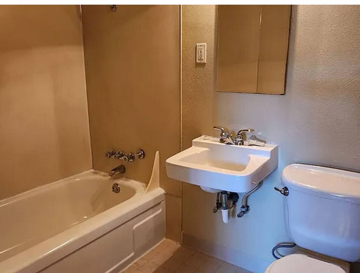 Apartment for rent at 2950 Willamette St, Eugene, OR 97405