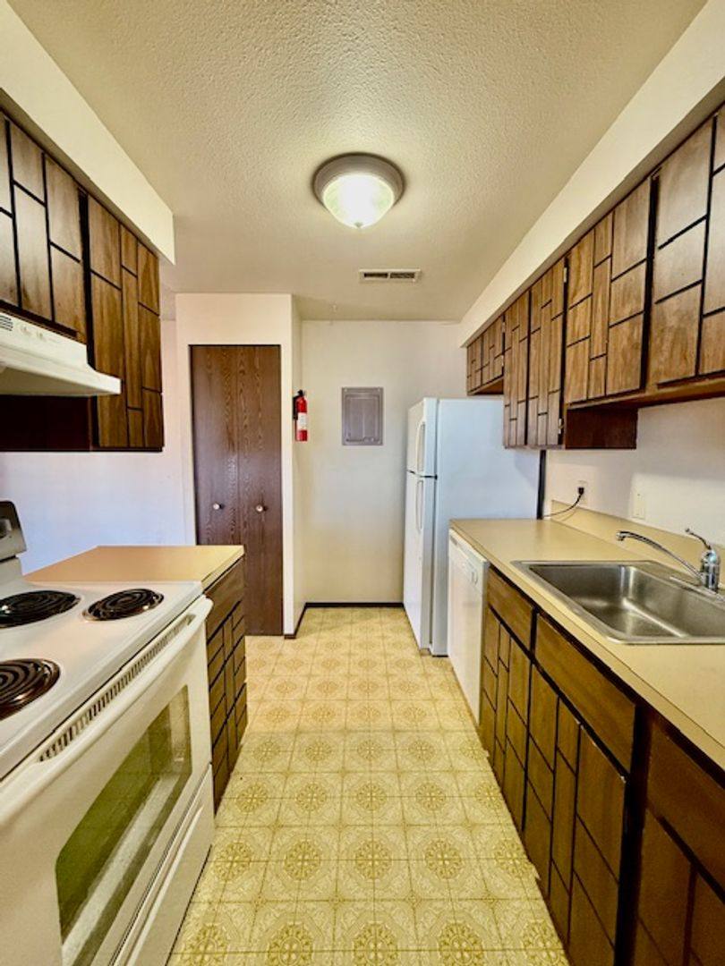 Apartment for rent at 1211 W Ivy Ave, Moses Lake, WA 98837