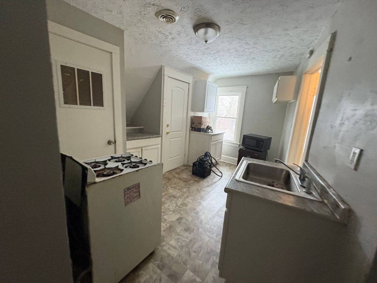 Apartment for rent at 10707 Hampden Ave, Cleveland, OH 44108