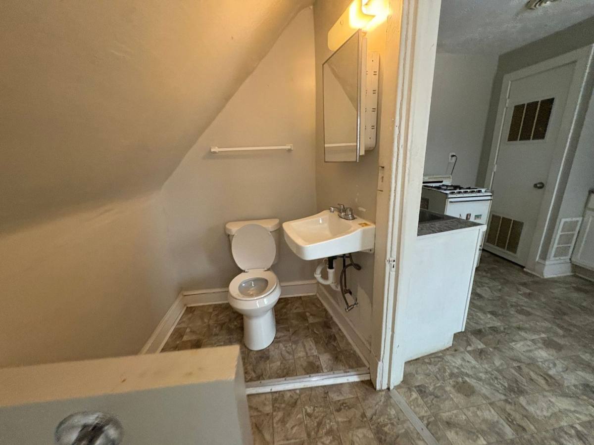 Apartment for rent at 10707 Hampden Ave, Cleveland, OH 44108