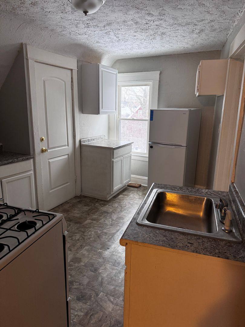 Apartment for rent at 10707 Hampden Ave, Cleveland, OH 44108