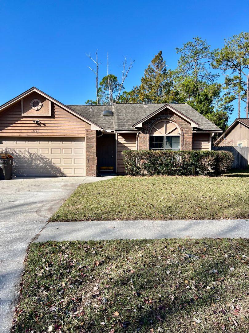House for rent at 7820 Collins Ridge Blvd E, Jacksonville, FL 32244
