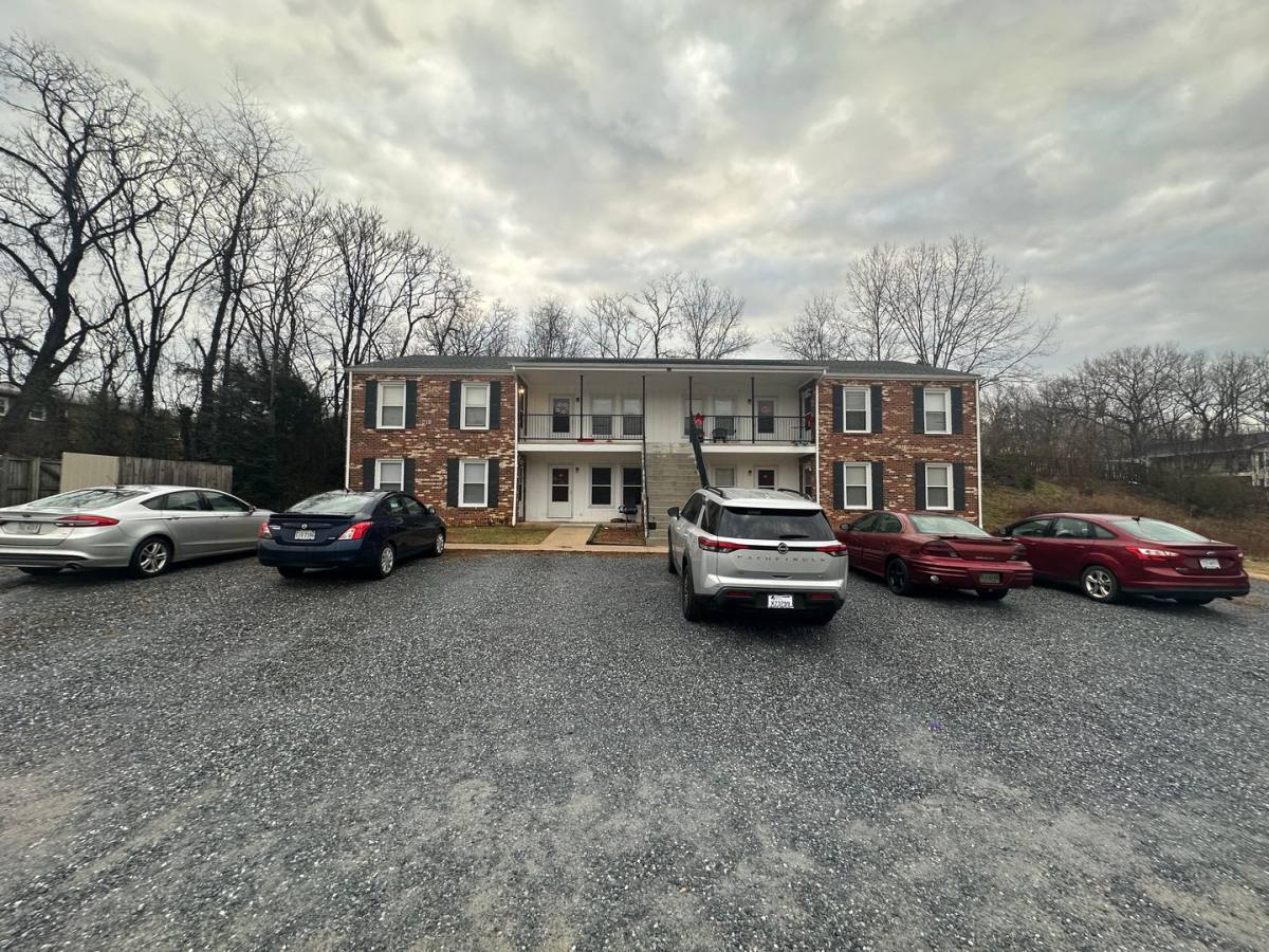 Apartment for rent at 1210 Avondale Dr, Altavista, VA 24517