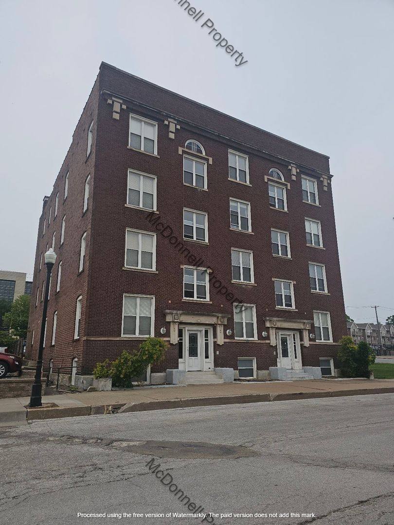 Apartment for rent at 108 W 5th St, Davenport, IA 52801