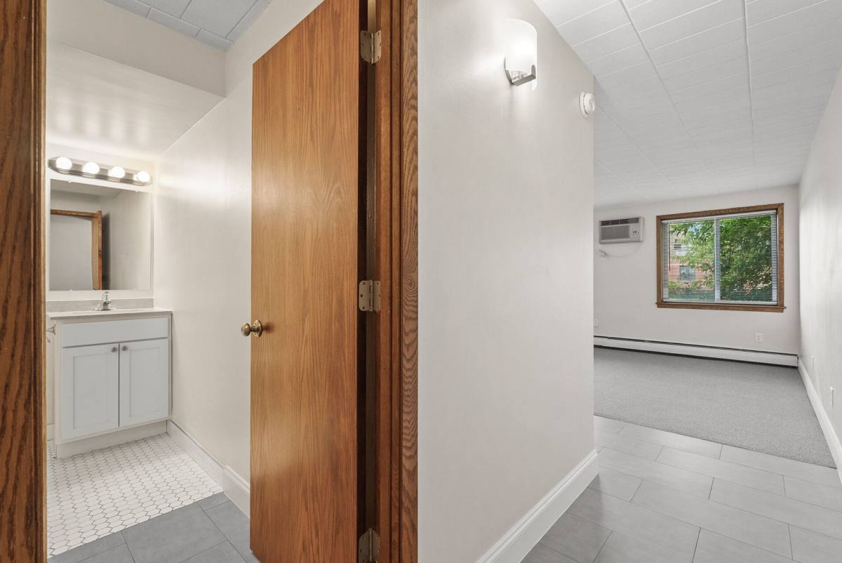 Apartment for rent at 1111 S 7th St, Minneapolis, MN 55415