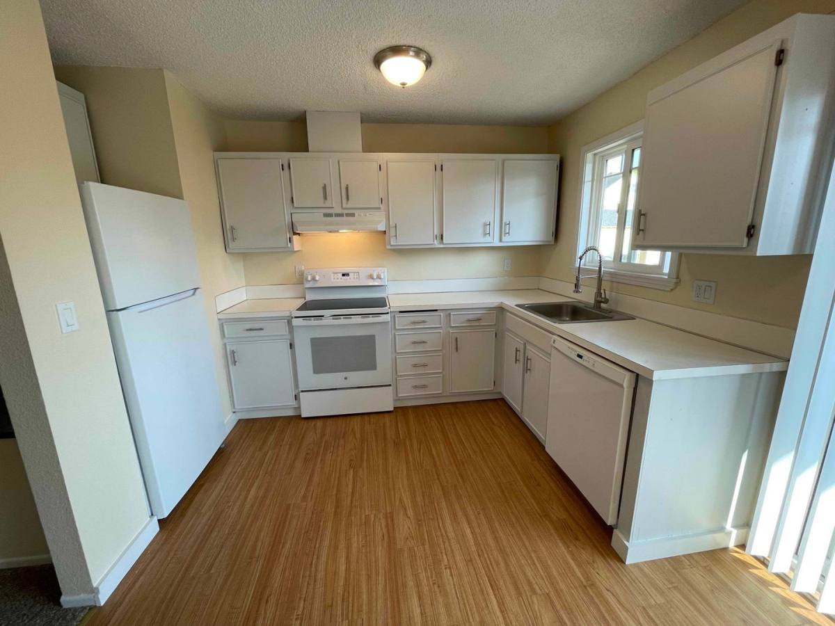 Apartment for rent at 634 Alameda, Astoria, OR 97103