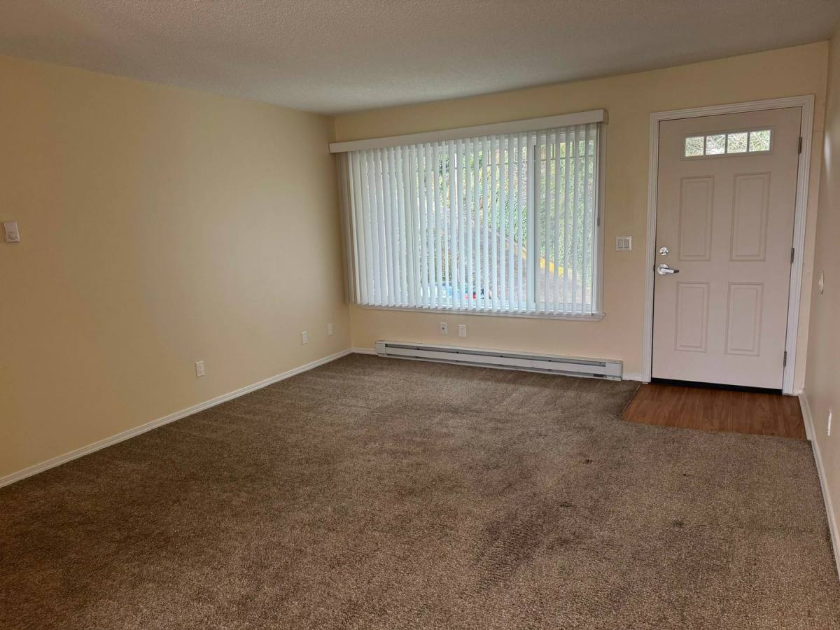 Apartment for rent at 634 Alameda, Astoria, OR 97103