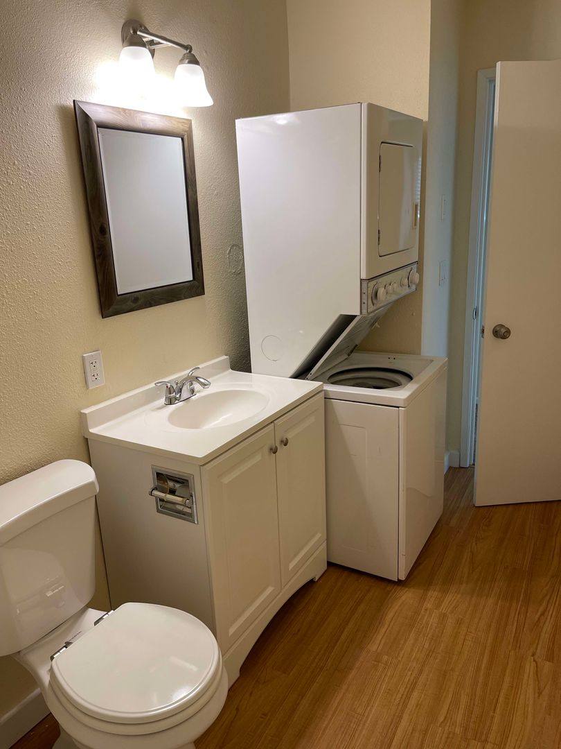 Apartment for rent at 634 Alameda, Astoria, OR 97103