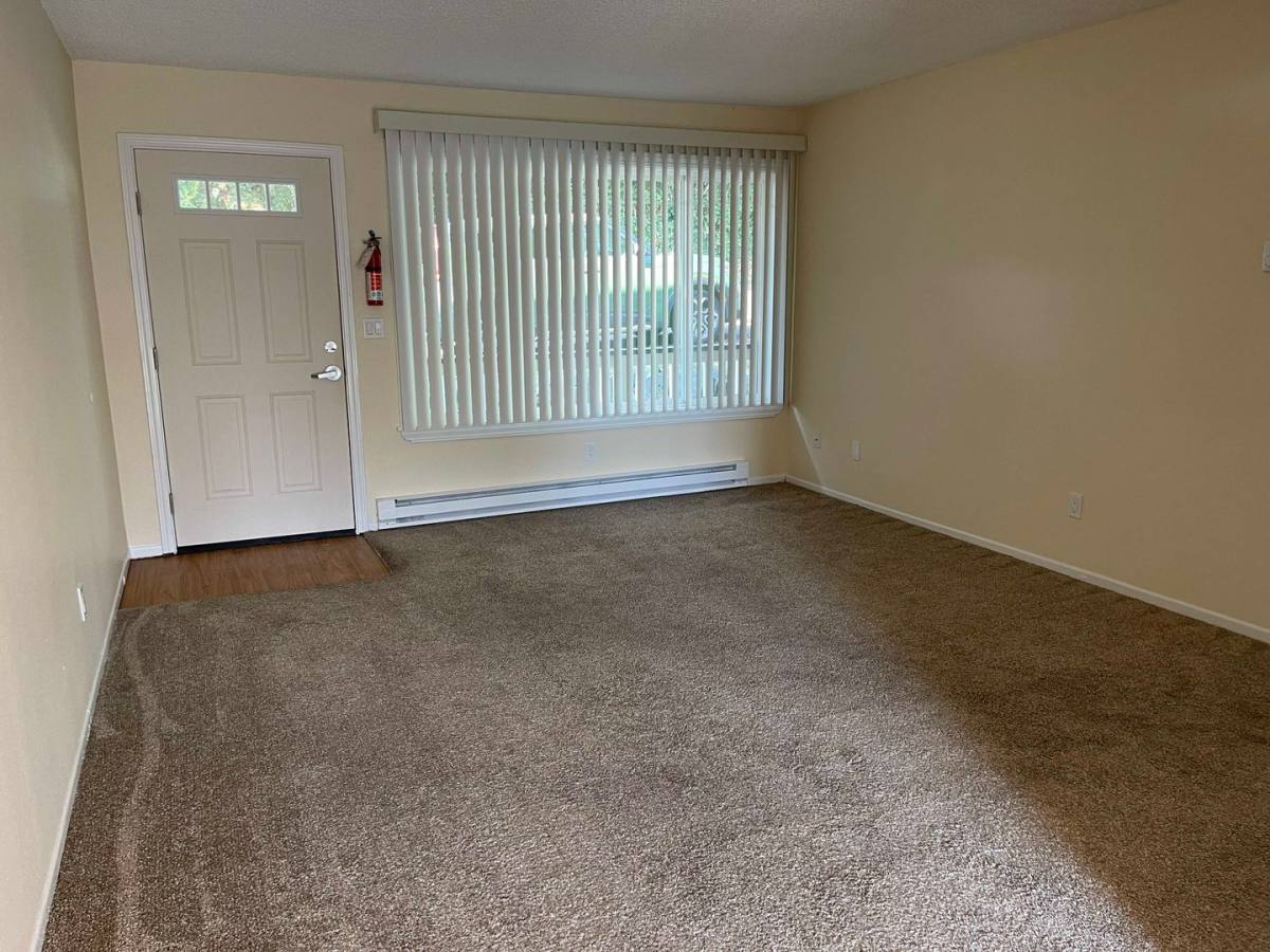Apartment for rent at 634 Alameda, Astoria, OR 97103