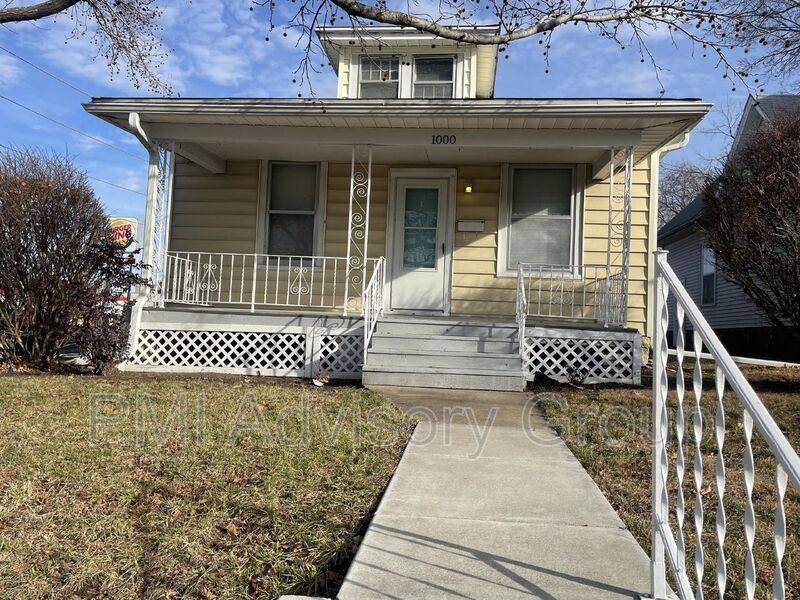 House for rent at 1000 SW College Ave, Topeka, KS 66604