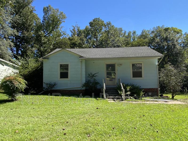 House for rent at 2858 Fairhill Dr, Jackson, MS 39212