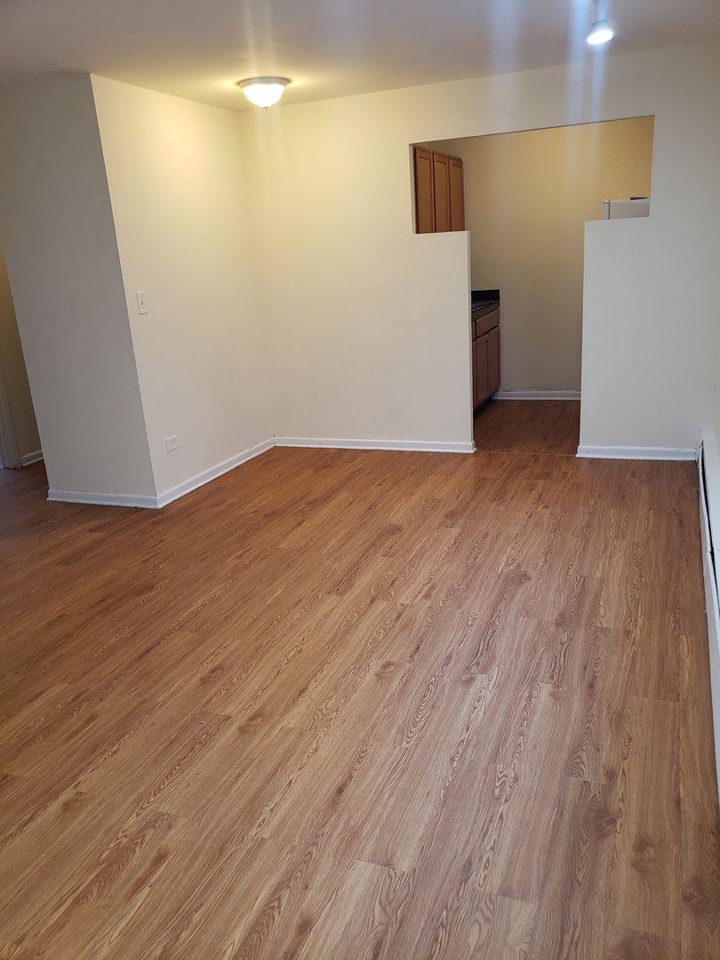Apartment for rent at 6000-02 N Kenmore, Chicago, IL 60660