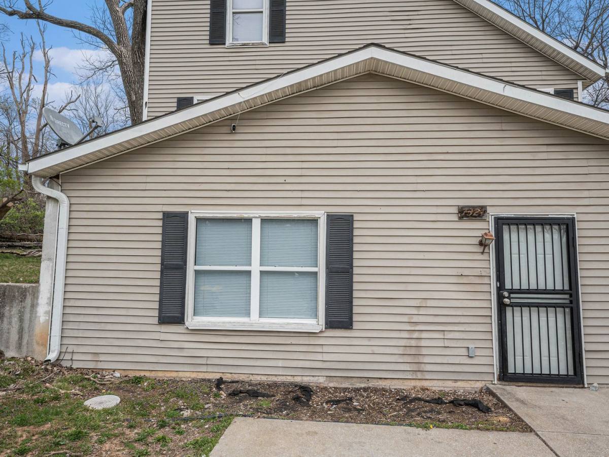 Apartment for rent at 7327-29 Bellefontaine, Kansas City, MO 64132