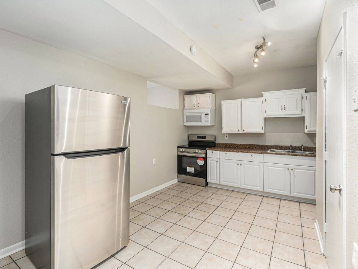 Apartment for rent at 7327-29 Bellefontaine, Kansas City, MO 64132