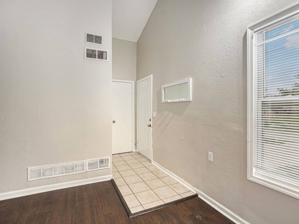 Apartment for rent at 7327-29 Bellefontaine, Kansas City, MO 64132