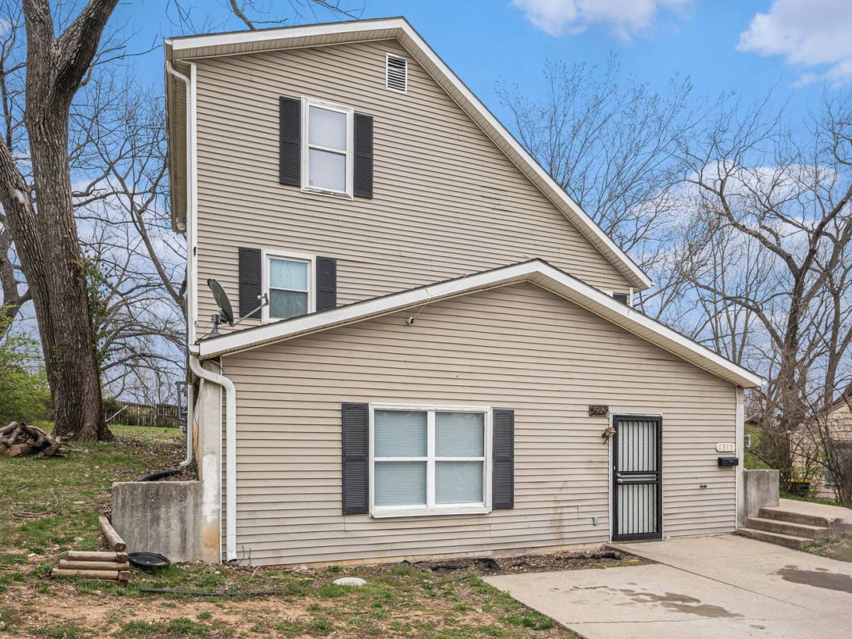 Apartment for rent at 7327-29 Bellefontaine, Kansas City, MO 64132