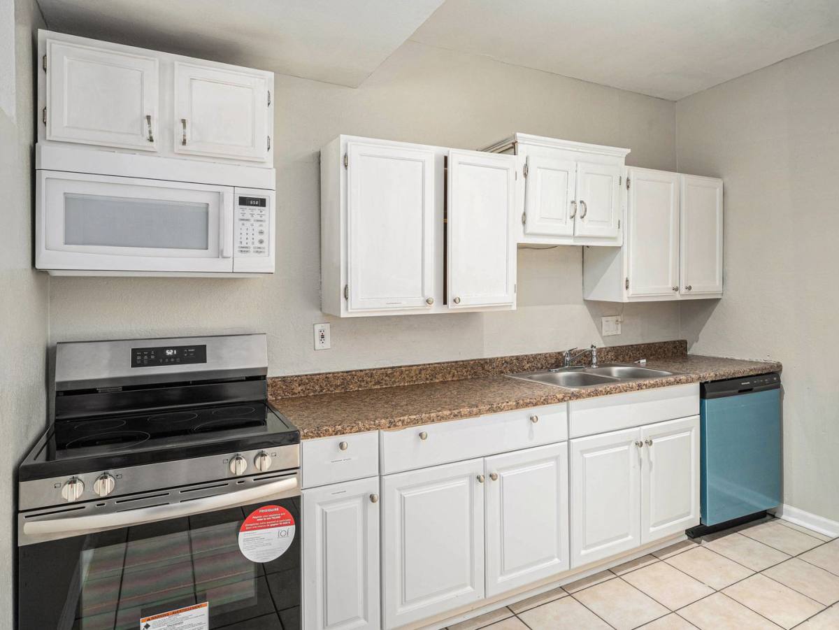 Apartment for rent at 7327-29 Bellefontaine, Kansas City, MO 64132