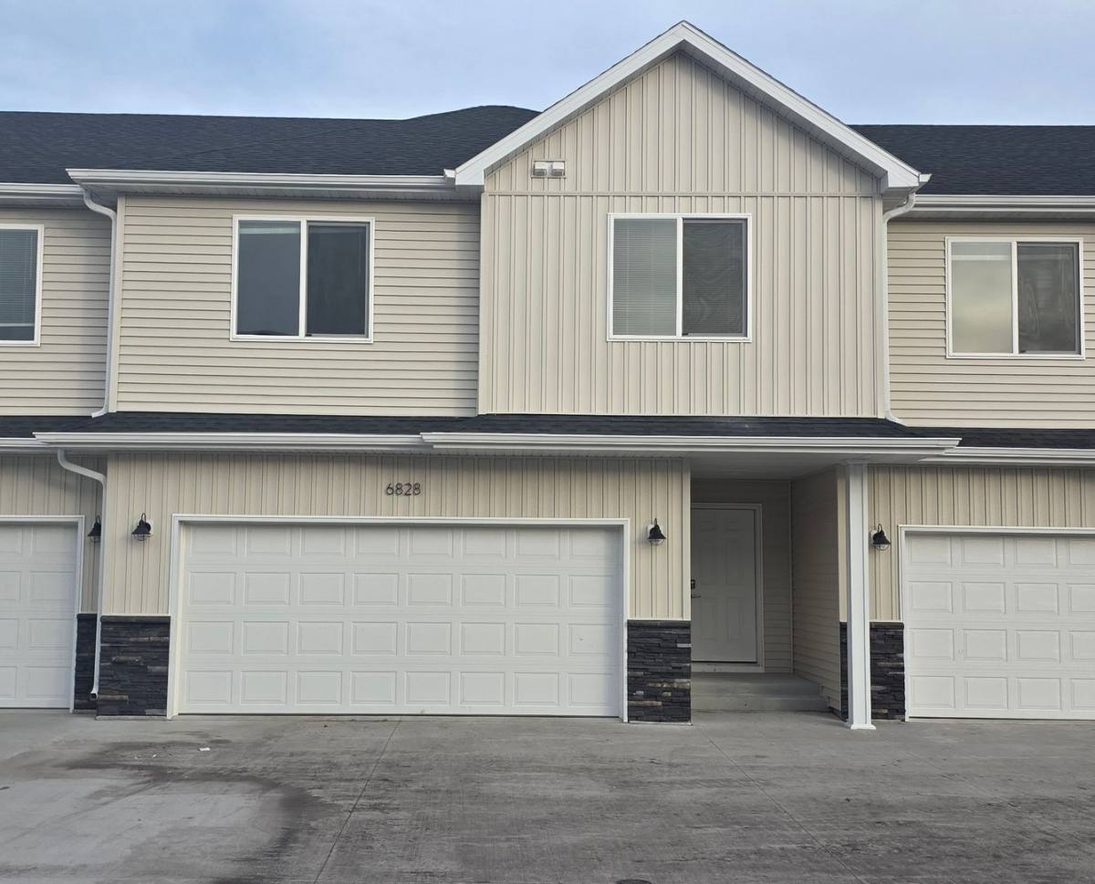 Townhouse for rent at 6828 27th St S, Fargo, ND 58104